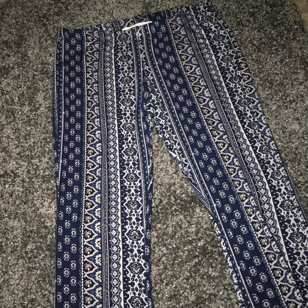 Tilly’s • Flared leggings • SIZE XS
